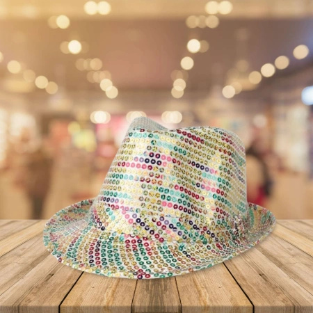 Kapelusz z cekinami