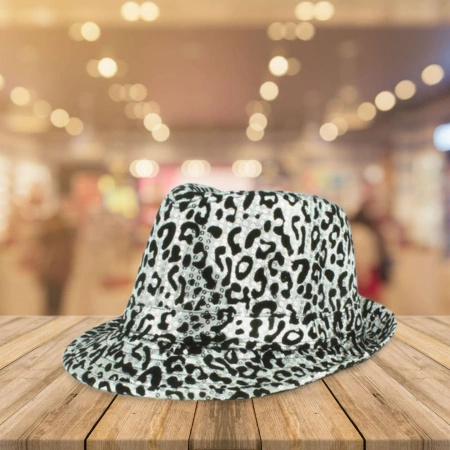Kapelusz z cekinami